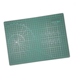 ЗЕЛЕНИЙ килимок для різання  розмір А4 (чорна основа)