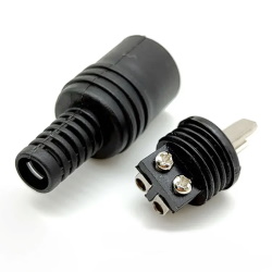 Plug for 2-pin speakers